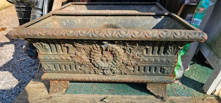 Ancienne jardiniere en fonte #1, Antiquités & Art, Antiquités | Autres Antiquités, Enlèvement
