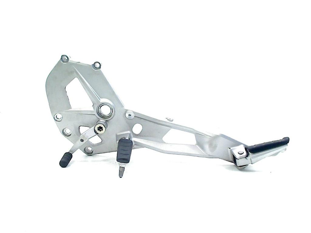 SCHETSPLAAT LINKS VOOR BMW F 900 R 2018-2022 (F900R K83), Dhr. S. di Majo, Gebruikt, Info@cama-motorparts.nl, P.J. Troelstraweg 8 8
3144 CX  MAASSLUIS, NL