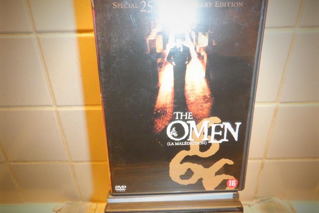 DVD Special 25TH Anniversary Edition The Omen., CD & DVD, DVD | Horreur, À partir de 16 ans, Enlèvement ou Envoi, Comme neuf, Gore