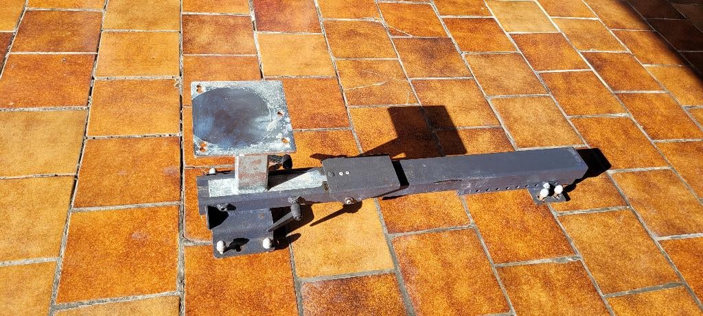 Uittrekbare bankschroefhouder NP. 301€ ideaal v. bestelwagen, Bricolage & Construction, Établis, Enlèvement, Comme neuf, Rabattable