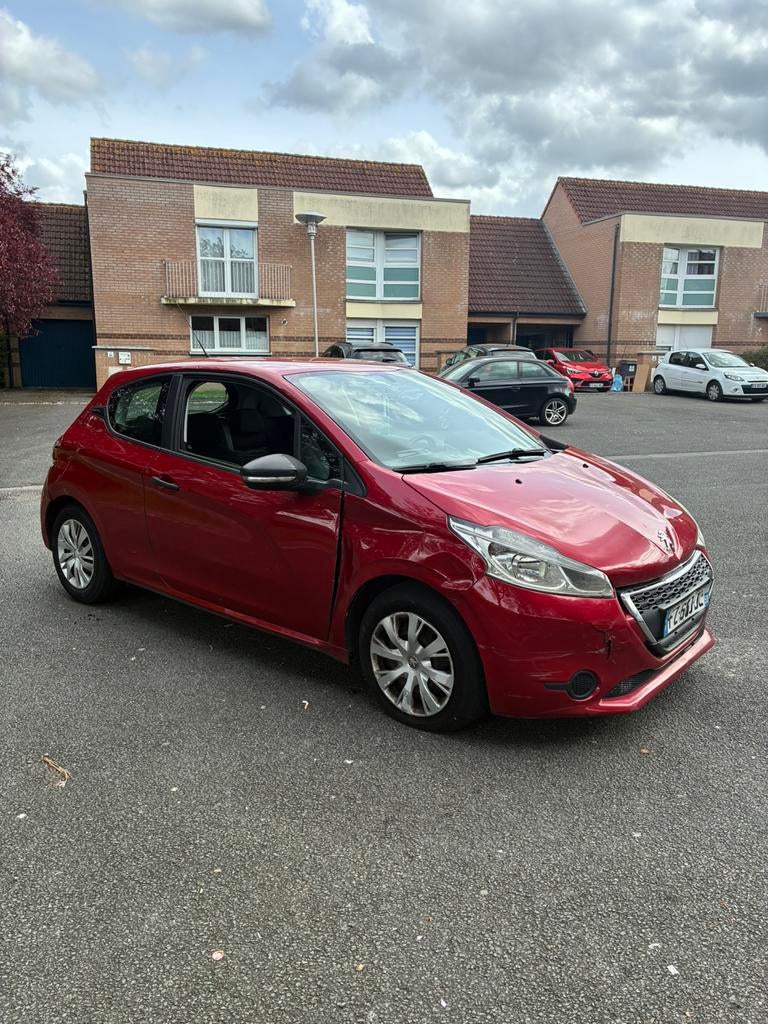 208, Particulier, 3 deurs, Te koop