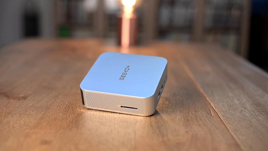 GEEKOM A8 Mini PC – Ryzen 7 8745HS / 16 Go RAM / 512 Go NVMe, Informatique & Logiciels, Neuf, Geekom, Enlèvement ou Envoi, 4 Ghz ou plus