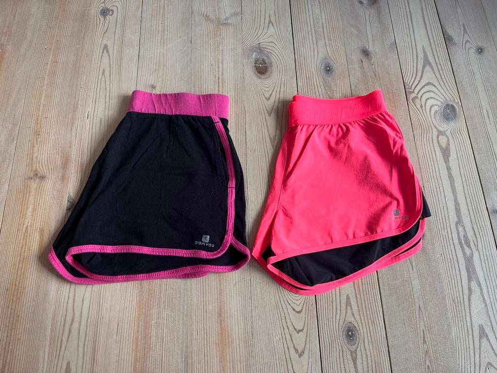 Sportshorts, Domyos, maat 128, Enlèvement ou Envoi, Utilisé, Fille, Vêtements de sport ou Maillots de bain