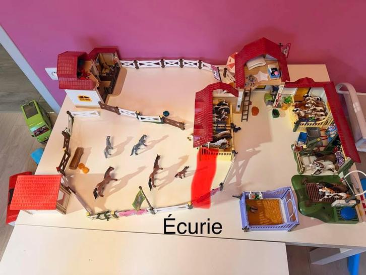 Ecurie playmobil complète, Enfants & Bébés, Jouets | Playmobil, Comme neuf, Enlèvement