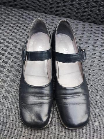 Pumps donker blauw lage hak bandje ZGAN leder maat 38 beschikbaar voor biedingen