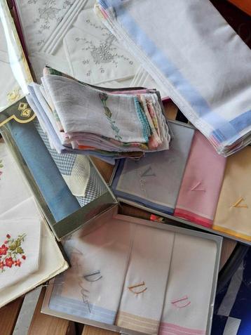 Nieuwe zakdoeken, sommige vintage, ruim 30 stuks beschikbaar voor biedingen