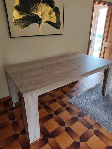 Table de salle à manger  beschikbaar voor biedingen