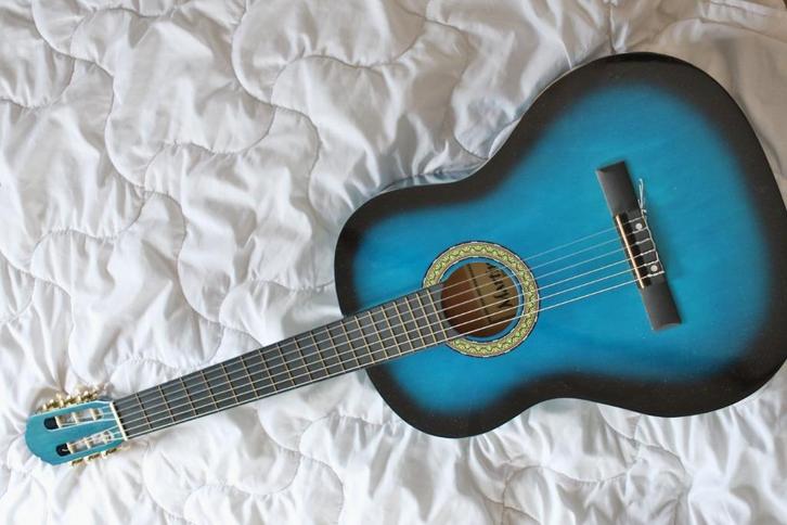Guitare Classique Martinez - Bleu dégradé, Muziek en Instrumenten, Snaarinstrumenten | Gitaren | Akoestisch, Ophalen of Verzenden