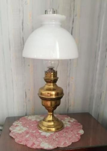 Mooie antieke lamp beschikbaar voor biedingen