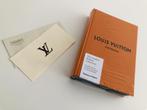 Louis Vuitton - Catwalk Boek / Nieuw!, Livres, Enlèvement ou Envoi, Neuf