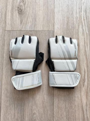 Outshock zakhandschoenen – zo goed als nieuw beschikbaar voor biedingen