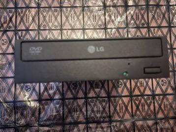 3 X cd / dvd station beschikbaar voor biedingen