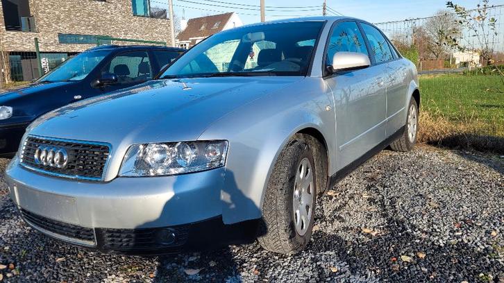 Audi A4 1.6i 172000km OHBOEK AIRCO 2004 !! EINDEJAARSPRIJS!!, Autos, Audi, Entreprise, Achat, A4, ABS, Airbags, Air conditionné