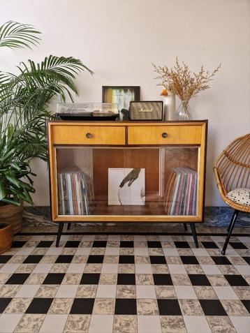 Vintage sixties kast | platenspeler meubel | vitrinekast  beschikbaar voor biedingen
