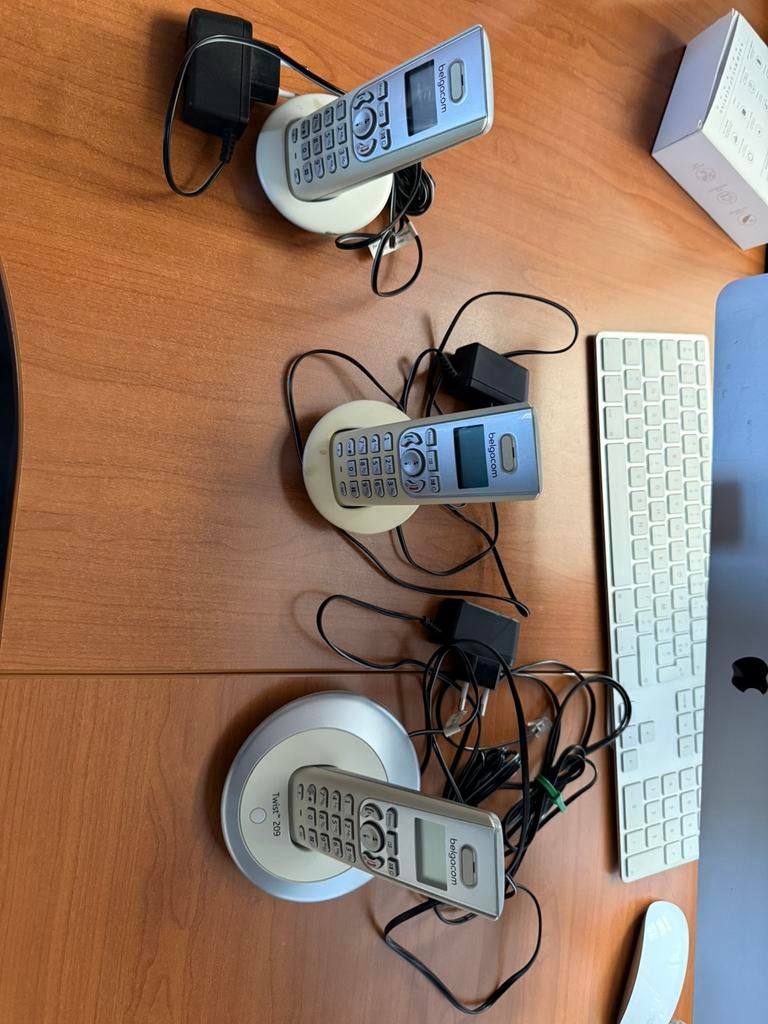 Set van 3 huistelefoons., Telecommunicatie, Vaste telefoons | Handsets en Draadloos, Ophalen, Zo goed als nieuw