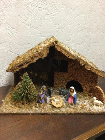 Kerststal met personages  beschikbaar voor biedingen