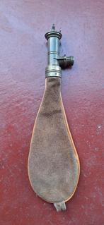 Poire à poudre noire, Collections, Enlèvement