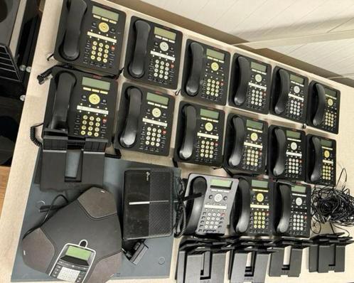 SET DE BUREAU Téléphone Avaya ip500 v2 Konftel 300Mx 15x, Télécoms, Télématique & VoIP, Comme neuf, Enlèvement ou Envoi