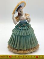 Statue d'une femme en costume victorien, Enlèvement, Utilisé