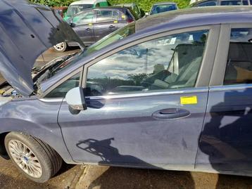 Portier 4Deurs links-voor van een Ford Fiesta beschikbaar voor biedingen