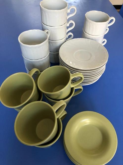 16 tasses à café avec soucoupes, Maison & Meubles, Cuisine | Vaisselle, Comme neuf, Tasse(s) et/ou soucoupe(s), Enlèvement