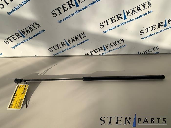 Amortisseur capot moteur droit d'un Mercedes E-Klasse, Autos : Pièces & Accessoires, Carrosserie & Tôlerie, Mercedes-Benz, Utilisé