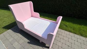 Pink Ikea BUSUNGE + ÖMSINT / kids bed + mattress beschikbaar voor biedingen