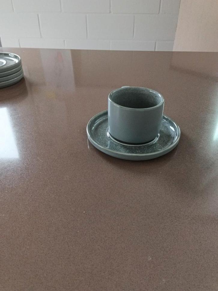 Salt en pepper tas plus ondertas, Huis en Inrichting, Keuken | Servies, Zo goed als nieuw, Kop(pen) en/of Schotel(s), Effen, Aardewerk