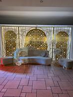 Mooie weddingstage (ledwanden + bank + 2 bankjes), Ophalen, Zo goed als nieuw