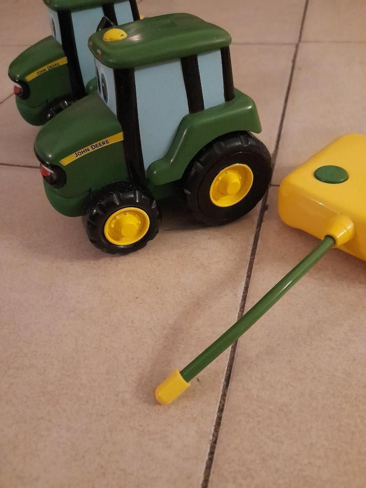 2 x RC Johnny Tractor - John Deere, Kinderen en Baby's, Speelgoed |Speelgoedvoertuigen, Zo goed als nieuw, Afstandsbediening, Ophalen