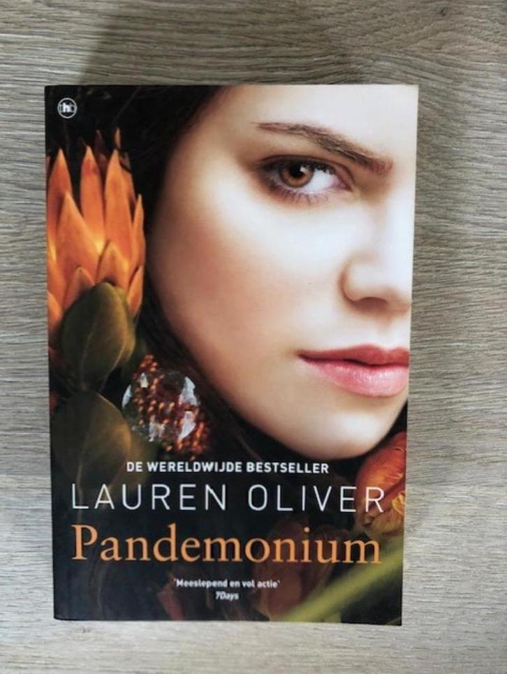 Pandemonium - Lauren Oliver, Livres, Livres pour enfants | Jeunesse | 13 ans et plus, Comme neuf, Fiction, Enlèvement ou Envoi