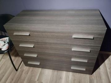Commode beschikbaar voor biedingen