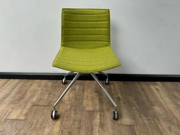Markant verrijdbare stoel groen beschikbaar voor biedingen