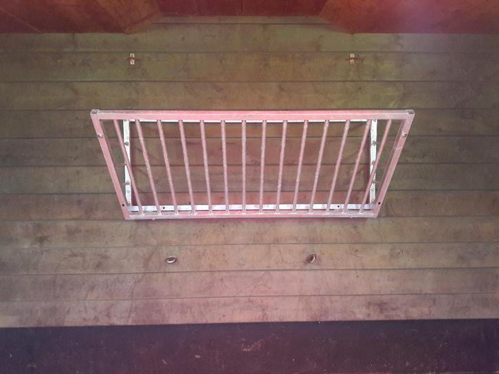 Râtelier longueur 75-120 cm /LIVRAISON GRATUITE, Animaux & Accessoires, Box & Pâturages, Mise à l'étable, Accessoires