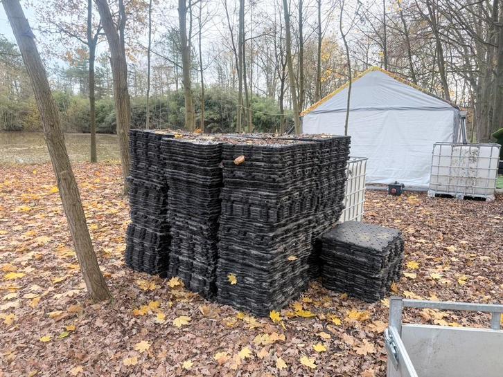 Turf panelen, Dieren en Toebehoren, Hondenhokken, Zo goed als nieuw, Ophalen