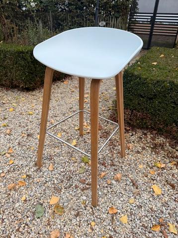 2x Hay barkrukken beschikbaar voor biedingen