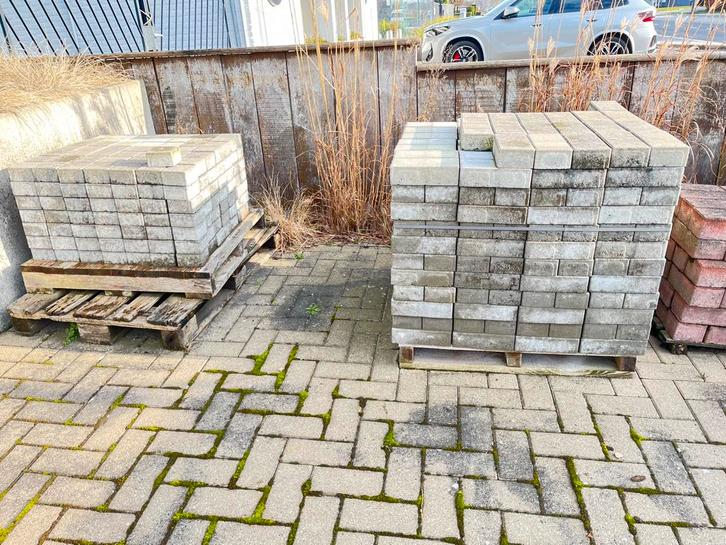 Licht grijze + rode klinkers, Tuin en Terras, Tegels en Klinkers, Klinkers, Ophalen