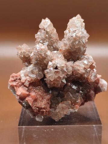 Kwarts met hematiet.  edelstenen en mineralen  beschikbaar voor biedingen