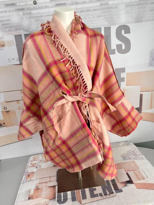 Twinset Milano - Wool poncho franjes wol wollen stof jas, Kleding | Dames, Jassen | Zomer, Zo goed als nieuw, Roze, Ophalen of Verzenden