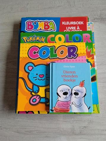 6 kleurboeken, 1 vriendenboek beschikbaar voor biedingen