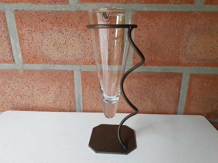 Glazen vaas in metalen houder, AV, retro, Huis en Inrichting, Woonaccessoires | Vazen, Nieuw, Overige kleuren, Minder dan 50 cm