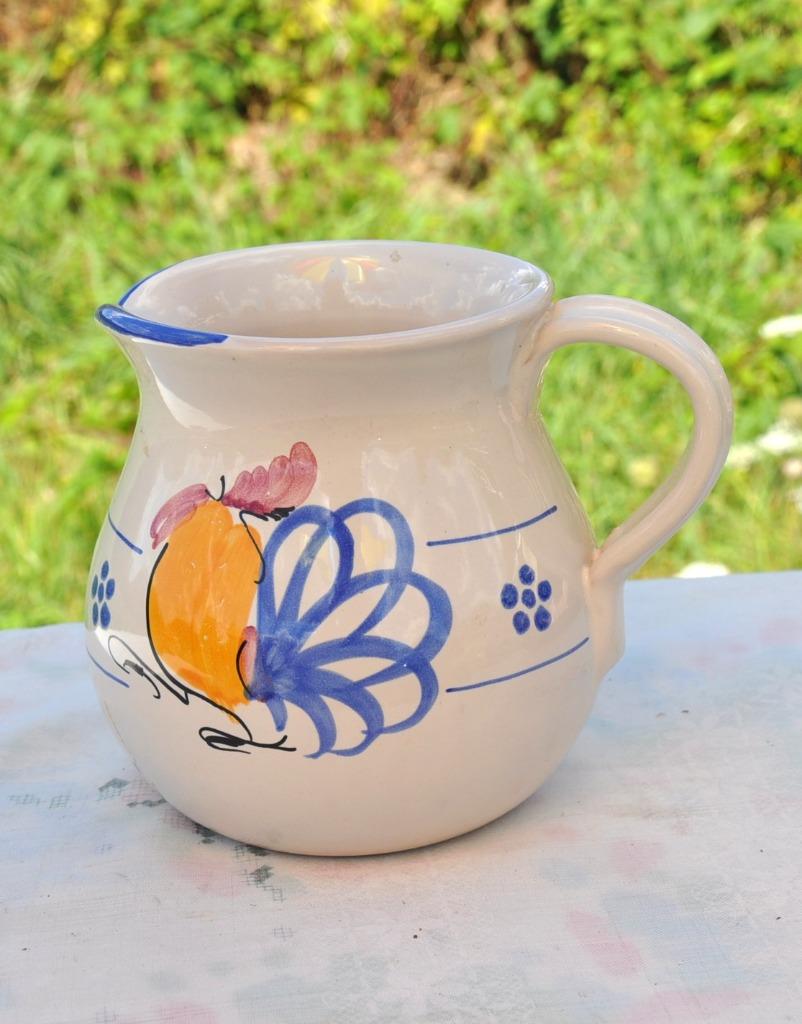 pichet en faïence décor fruit stylisé, Antiquités & Art, Enlèvement ou Envoi