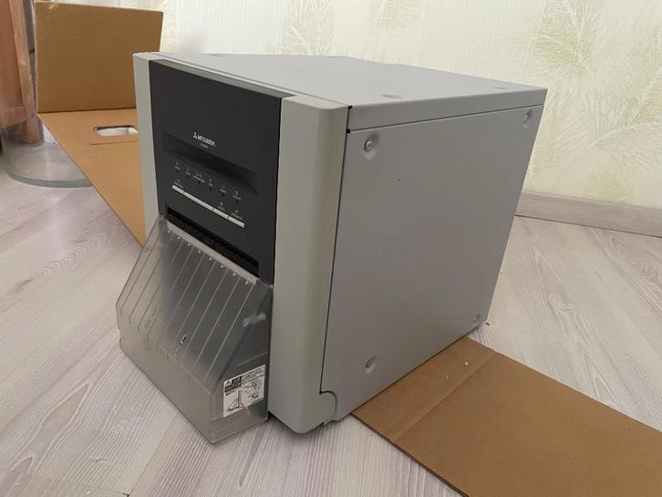 Mitsubishi CP-9550DW professionele sublimatieprinter, Computers en Software, Printers, Zo goed als nieuw, Fotoprinter, Thermo-printer