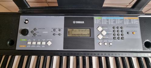 Yamaha PSR-E233 comme neuf clavier portable 61 touches+ pied, Musique & Instruments, Synthétiseurs, Comme neuf, 61 touches, Yamaha