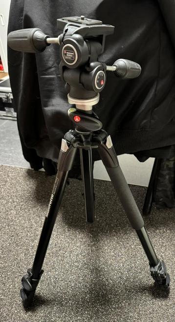 Manfrotto statief/tripod met 3weg kop beschikbaar voor biedingen