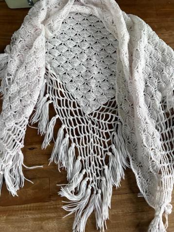 3 puntige vintage sjaal beschikbaar voor biedingen