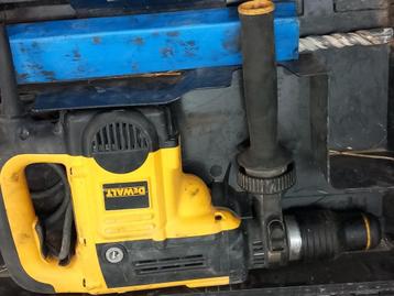 Boor en breekhamer DEWALt beschikbaar voor biedingen