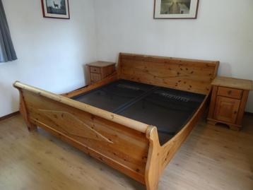 Te koop € 675,- Complete slaapkamer,  2p bed, 2 nachtk+ kast beschikbaar voor biedingen