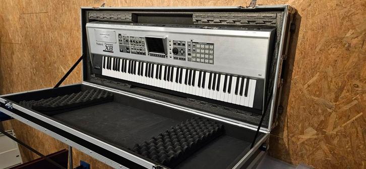 Roland Fantom X8 en Road Ready flight case, Musique & Instruments, Claviers, Utilisé, Roland, Enlèvement
