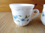 vintage arcopal 2 petites tasses a expresso motifs veronica, Ophalen of Verzenden, Zo goed als nieuw, Kop(pen) en/of Schotel(s)